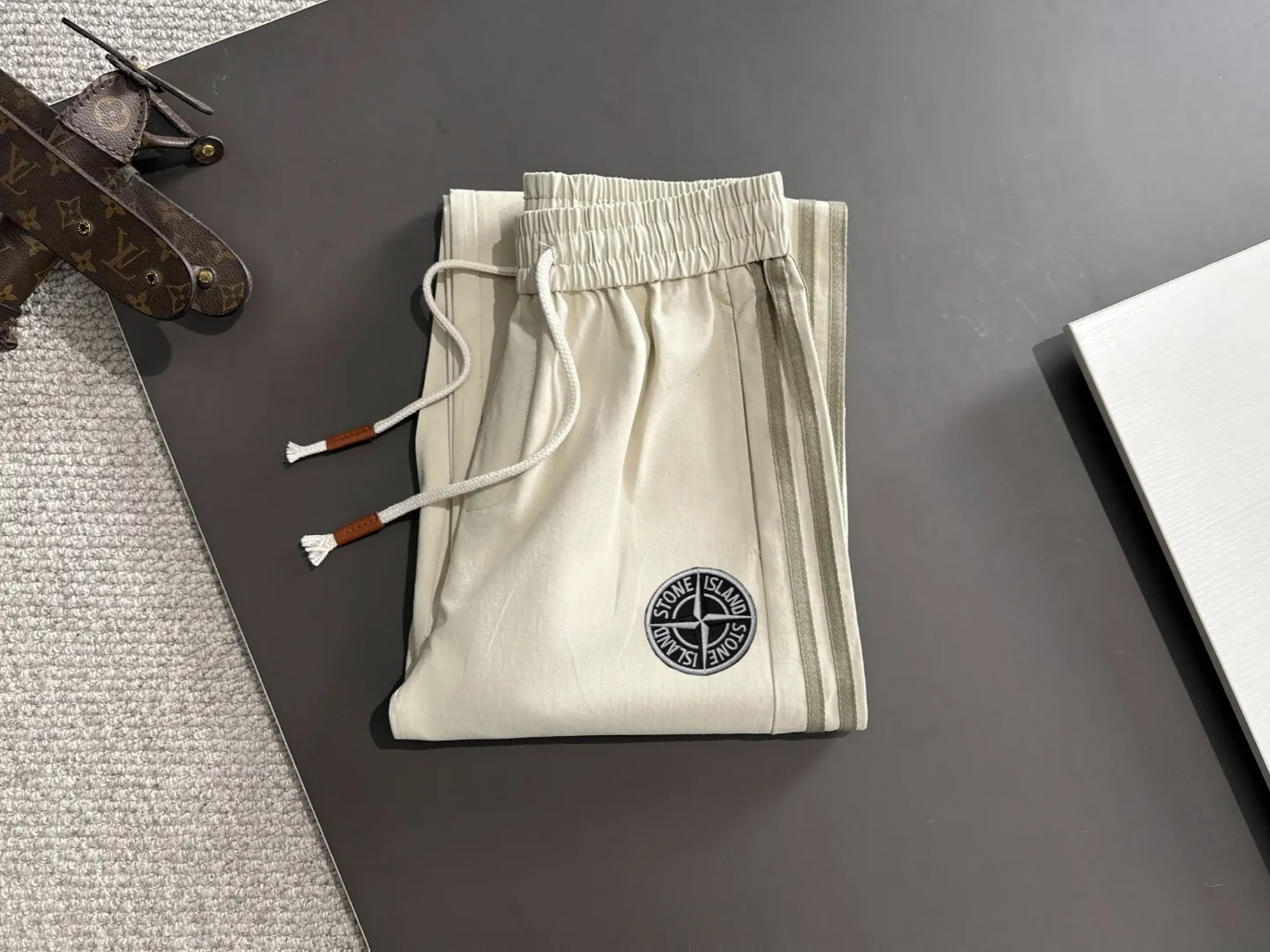 🅿️400 next day shipping Stone Island 2025 spring and summer new elastic band casual pants, thin counter custom fabrics, high breathability and comfort, impeccable details, brand element design concept, reflecting high quality. It feels delicate and soft! It presents a casual cut and the upper body shape is great! Size: M-3XL